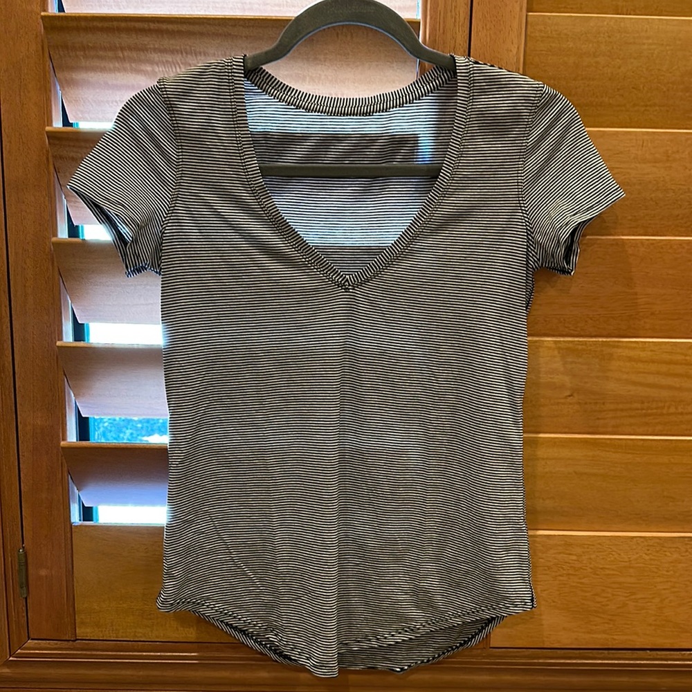 Lululemon Tshirt